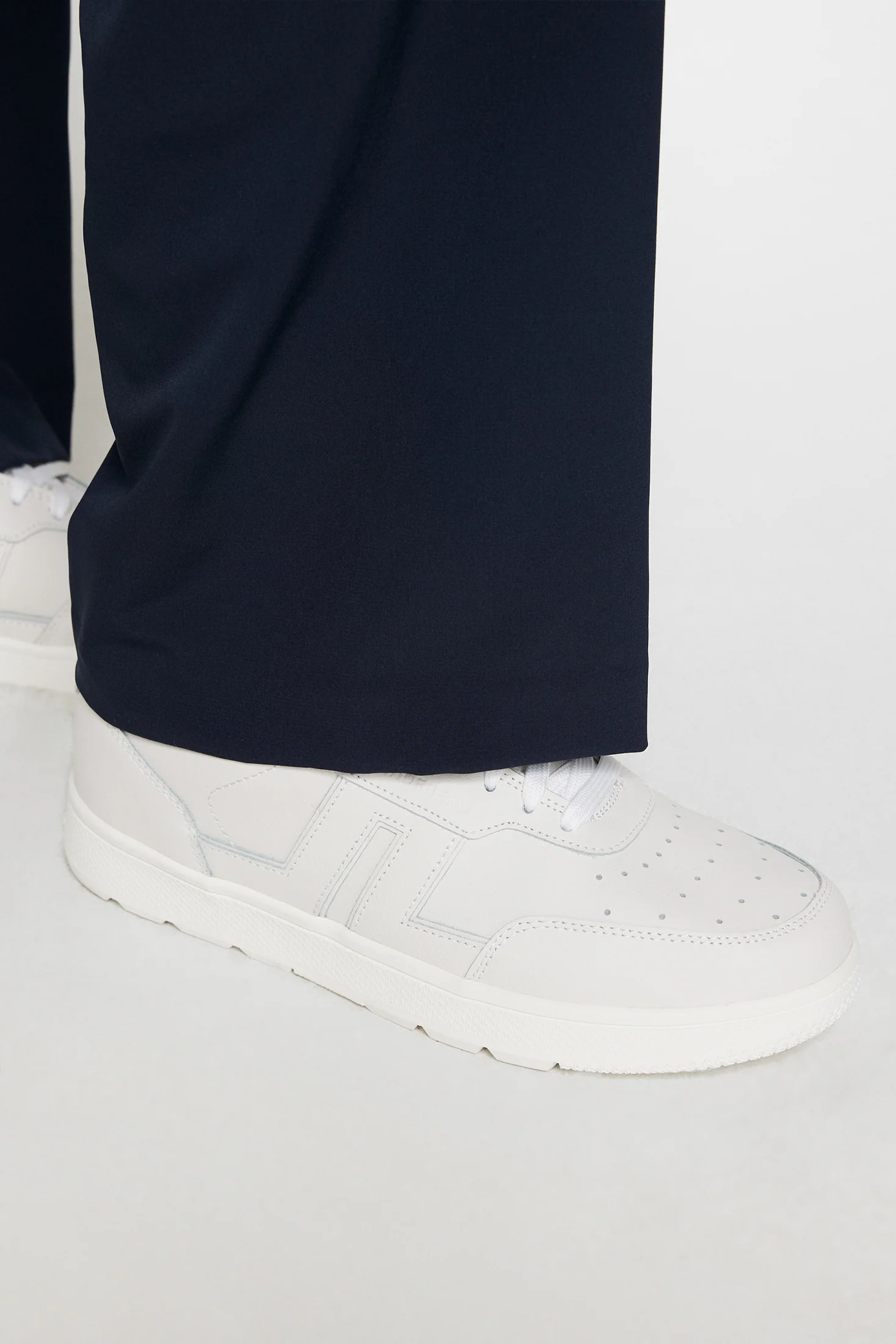 Ace Low-Top Golf Sneaker W / White - Image 3