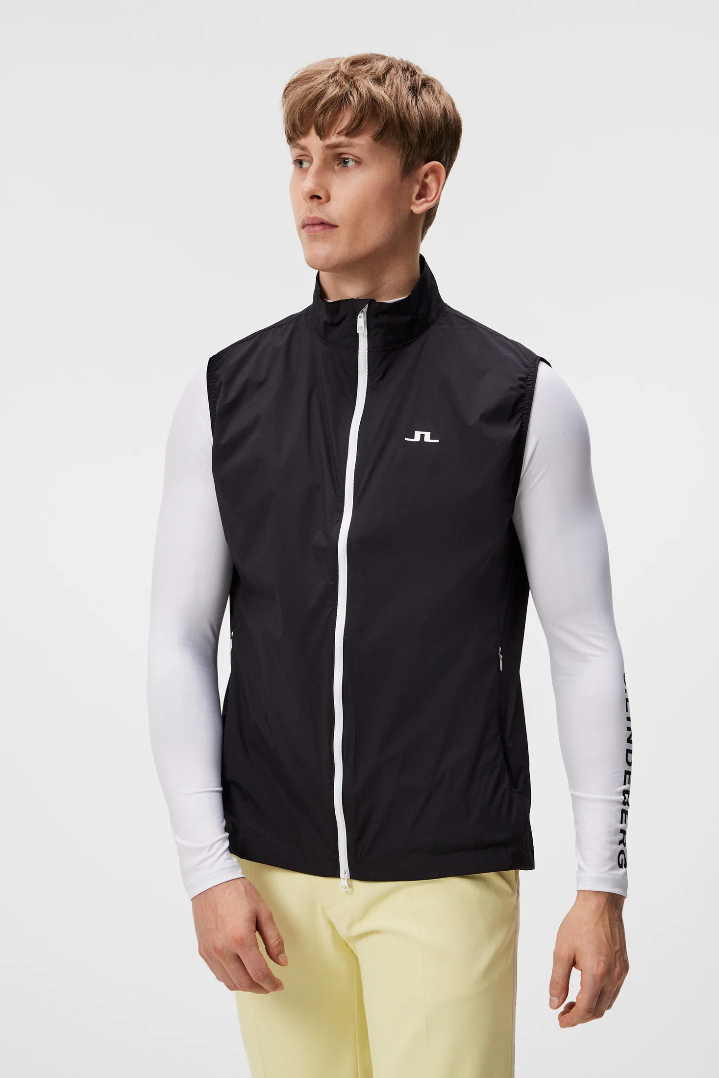 Ash Light Packable Vest / Black - Image 2