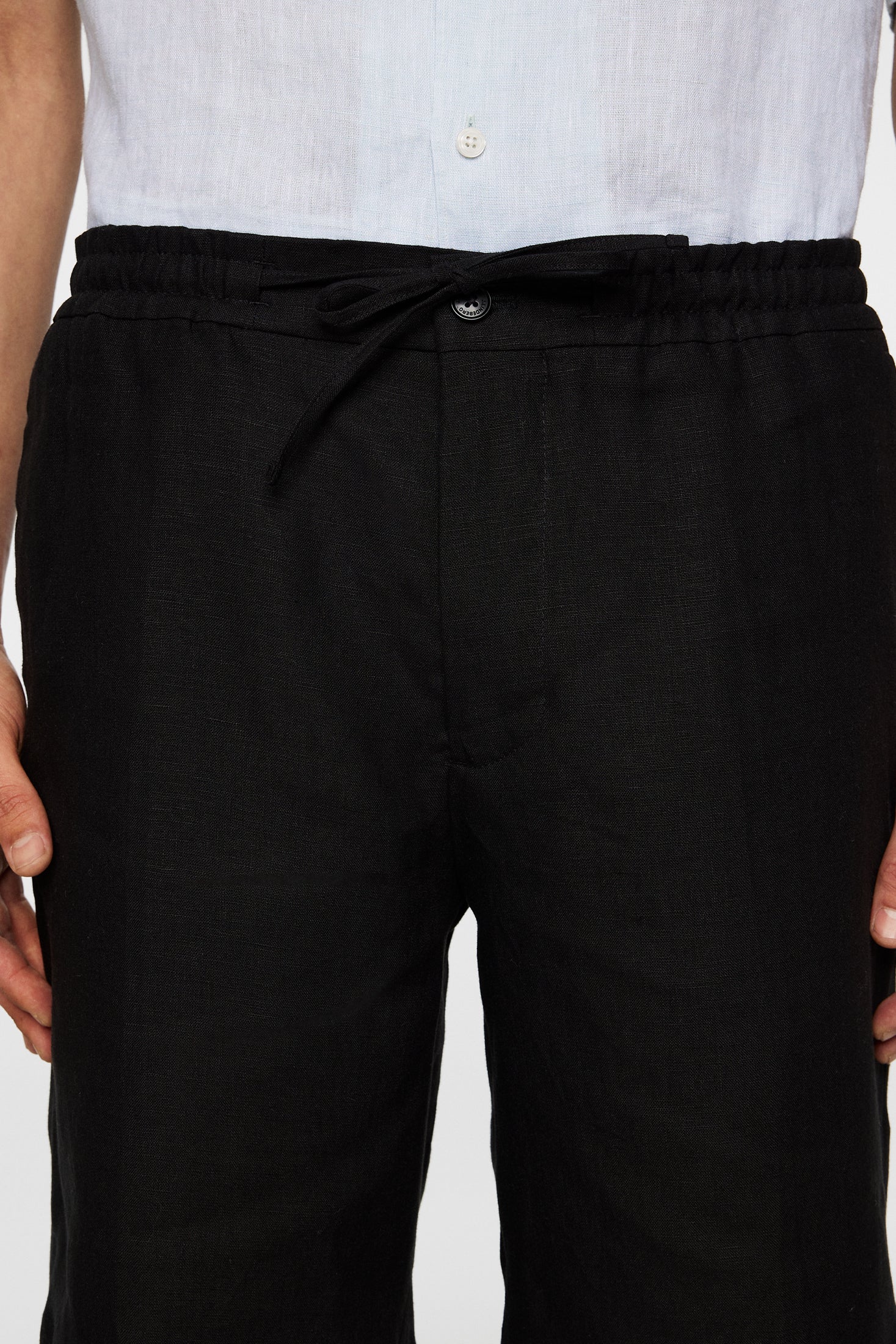 Brady Drape Linen Shorts / Black - Image 5