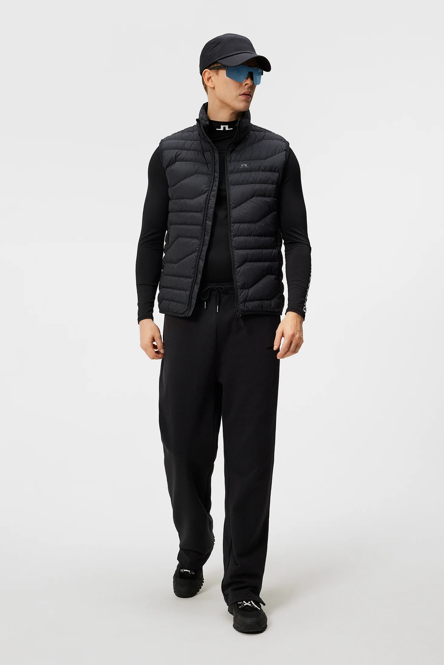 Cliff Light Down Vest / Black - Image 4