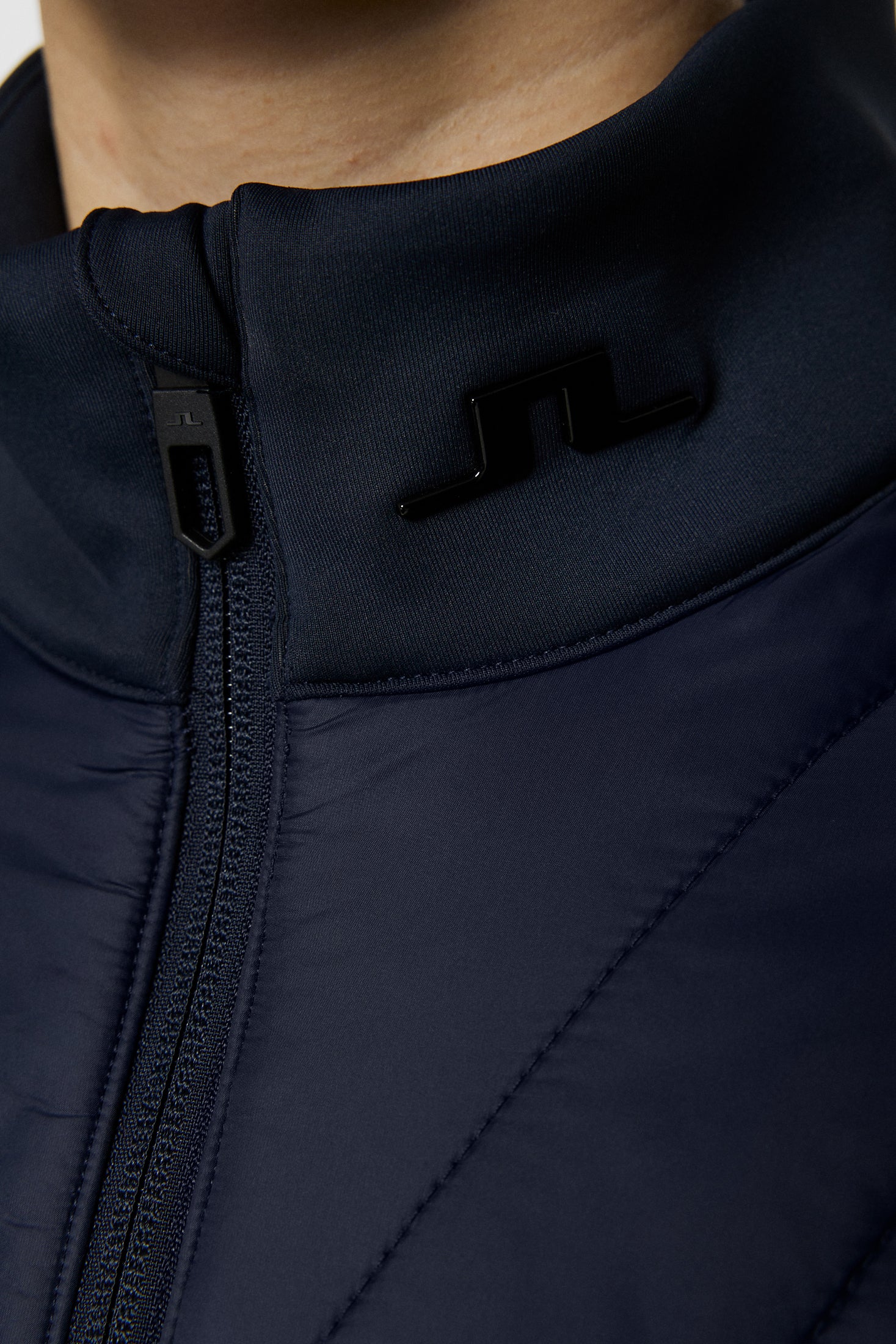 Holma Quilt Hybrid Jacket / JL Navy - Image 7