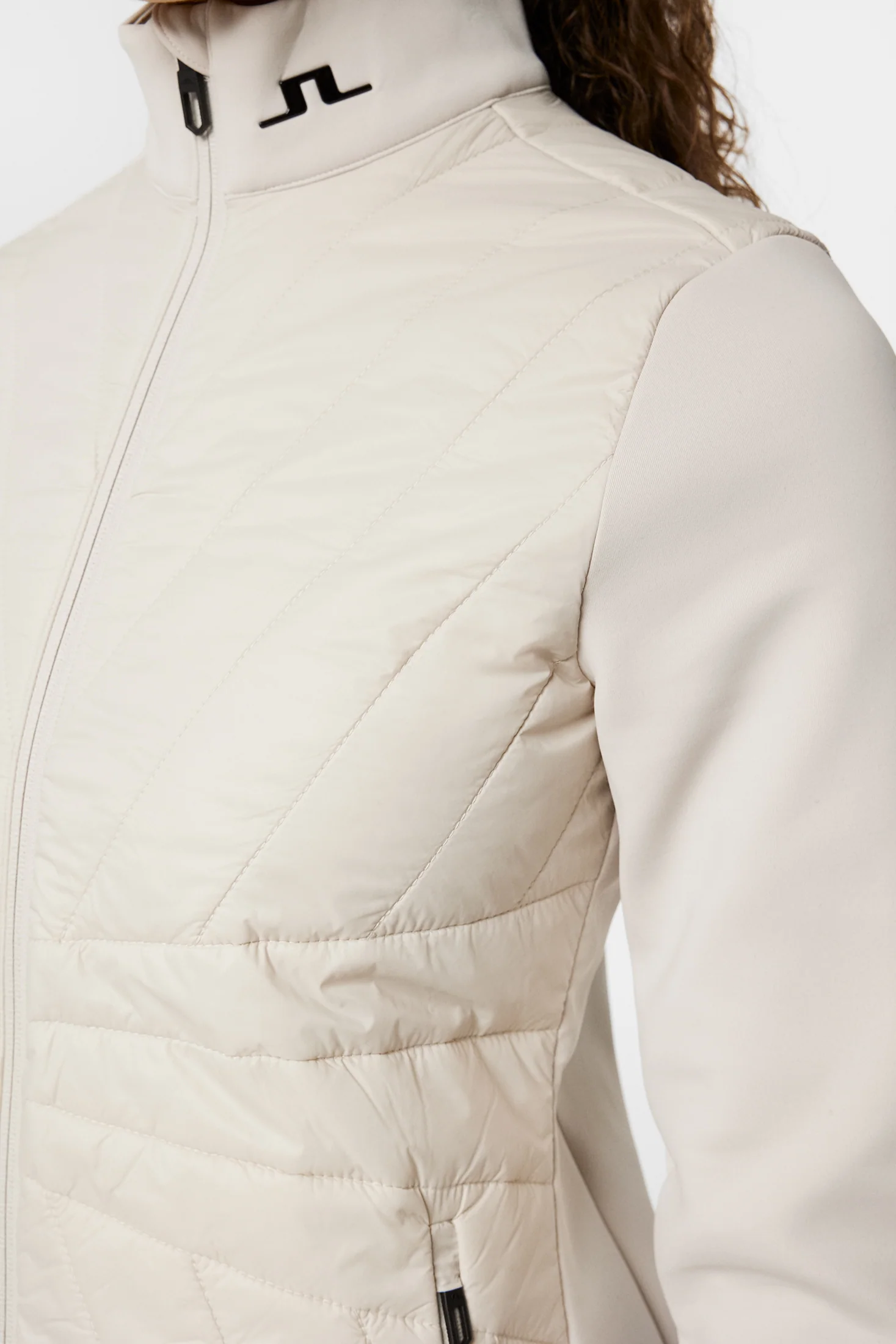 Holma Quilt Hybrid Jacket / Moonbeam - Image 7