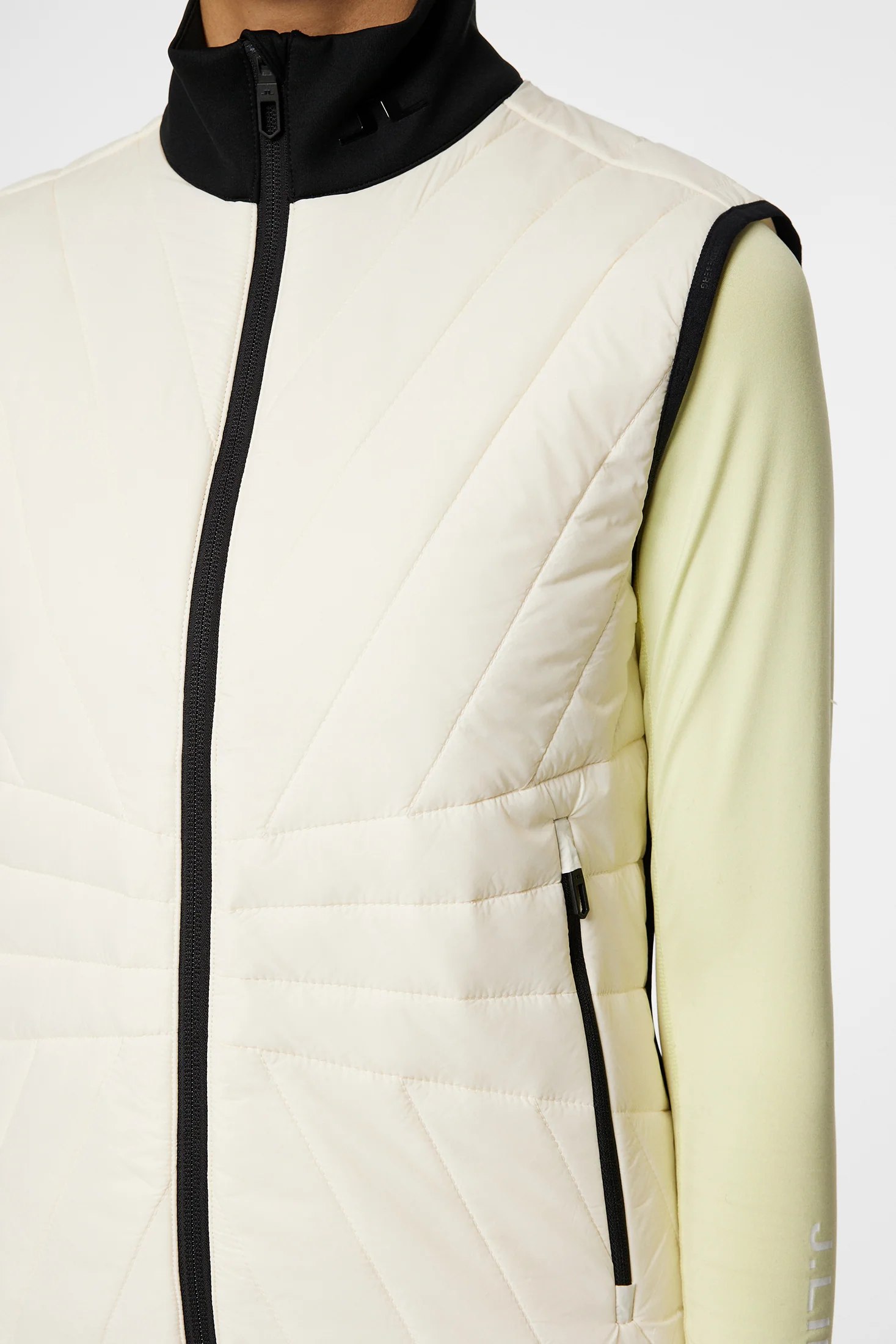 Holma Quilt Hybrid Vest / Whisper White - Image 7
