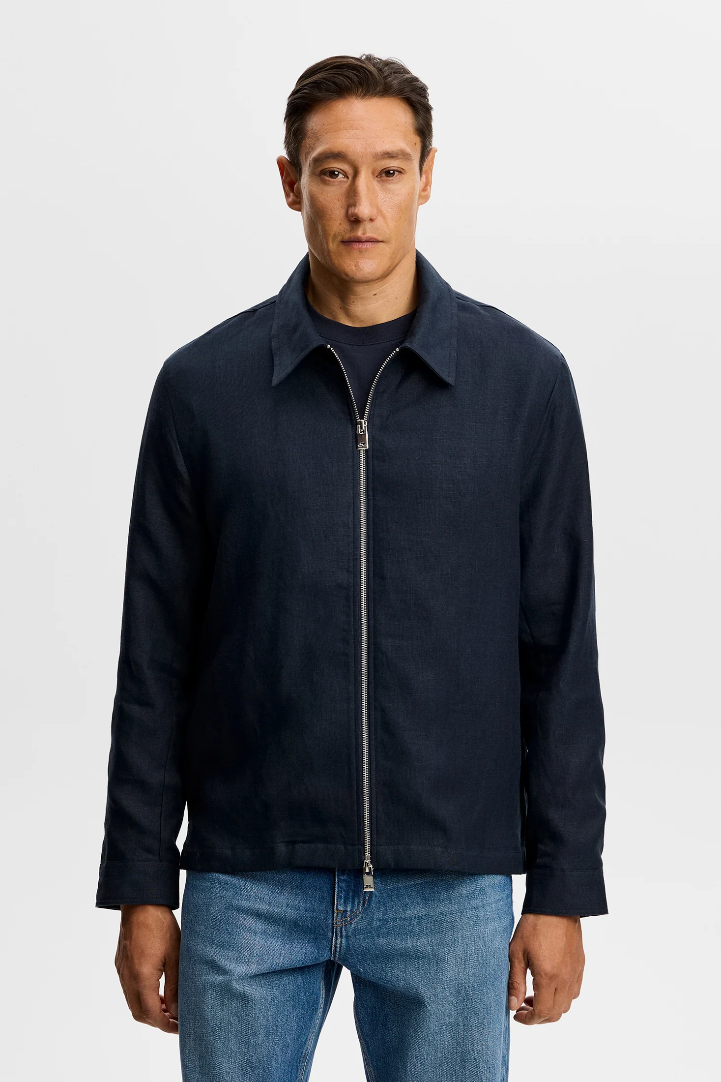 Julius Drape Linen Overshirt / JL Navy - Image 2