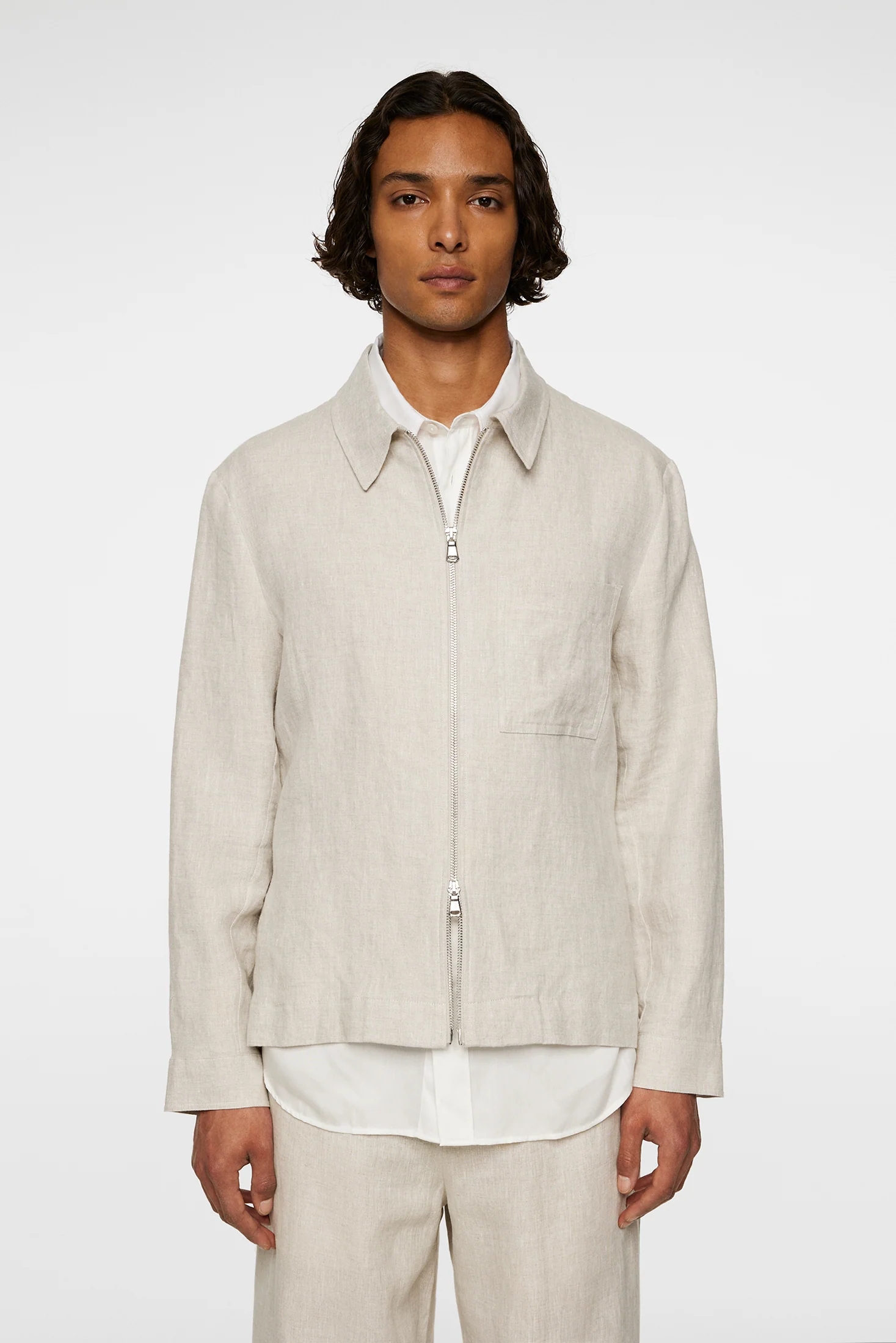 Julius Drape Linen Overshirt / Moonbeam - Image 2