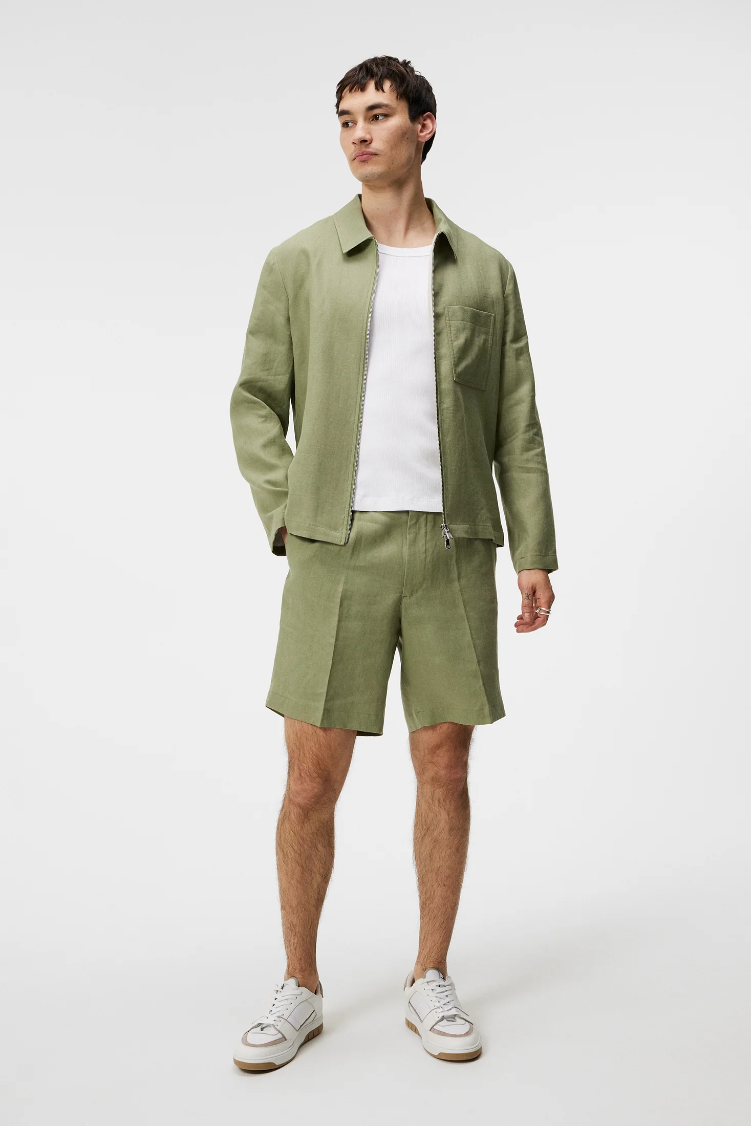 Julius Linen Overshirt / Oil Green - Image 4