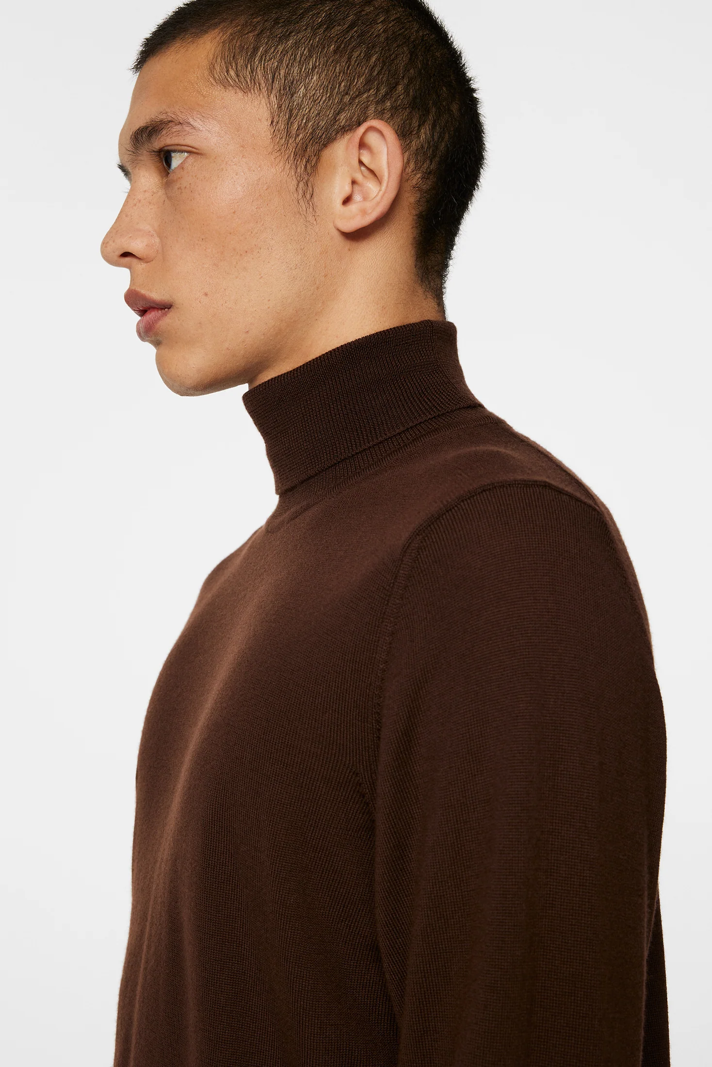 Kaden Merino Turtleneck / Bitter Chocolate - Image 5