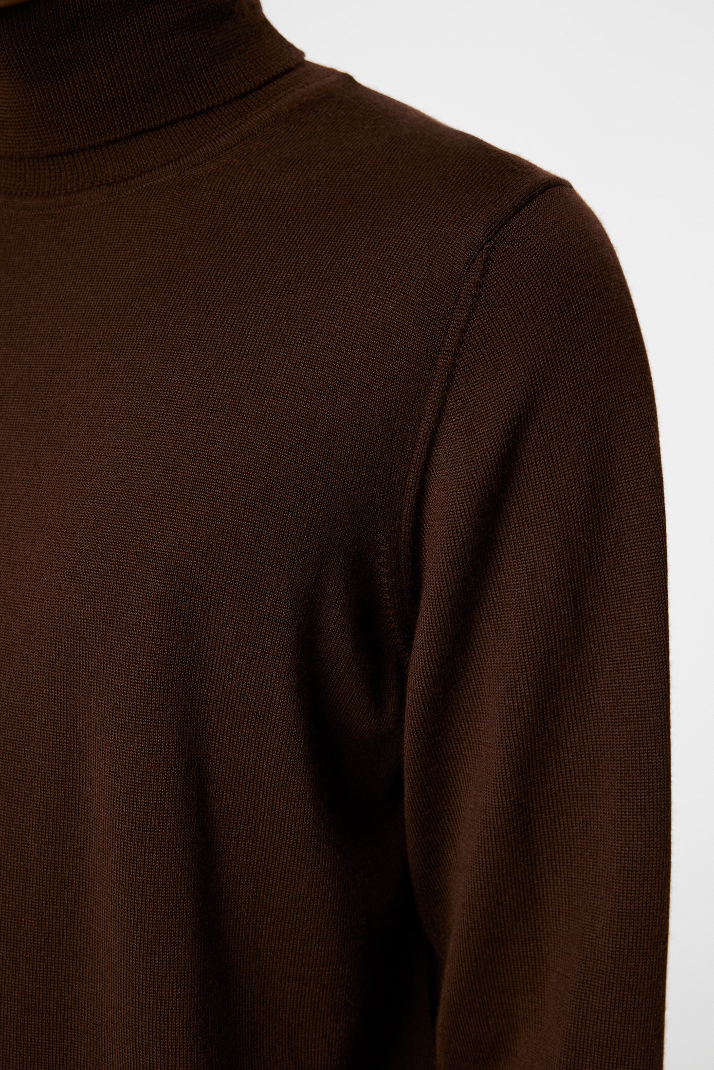 Kaden Merino Turtleneck / Bitter Chocolate - Image 6