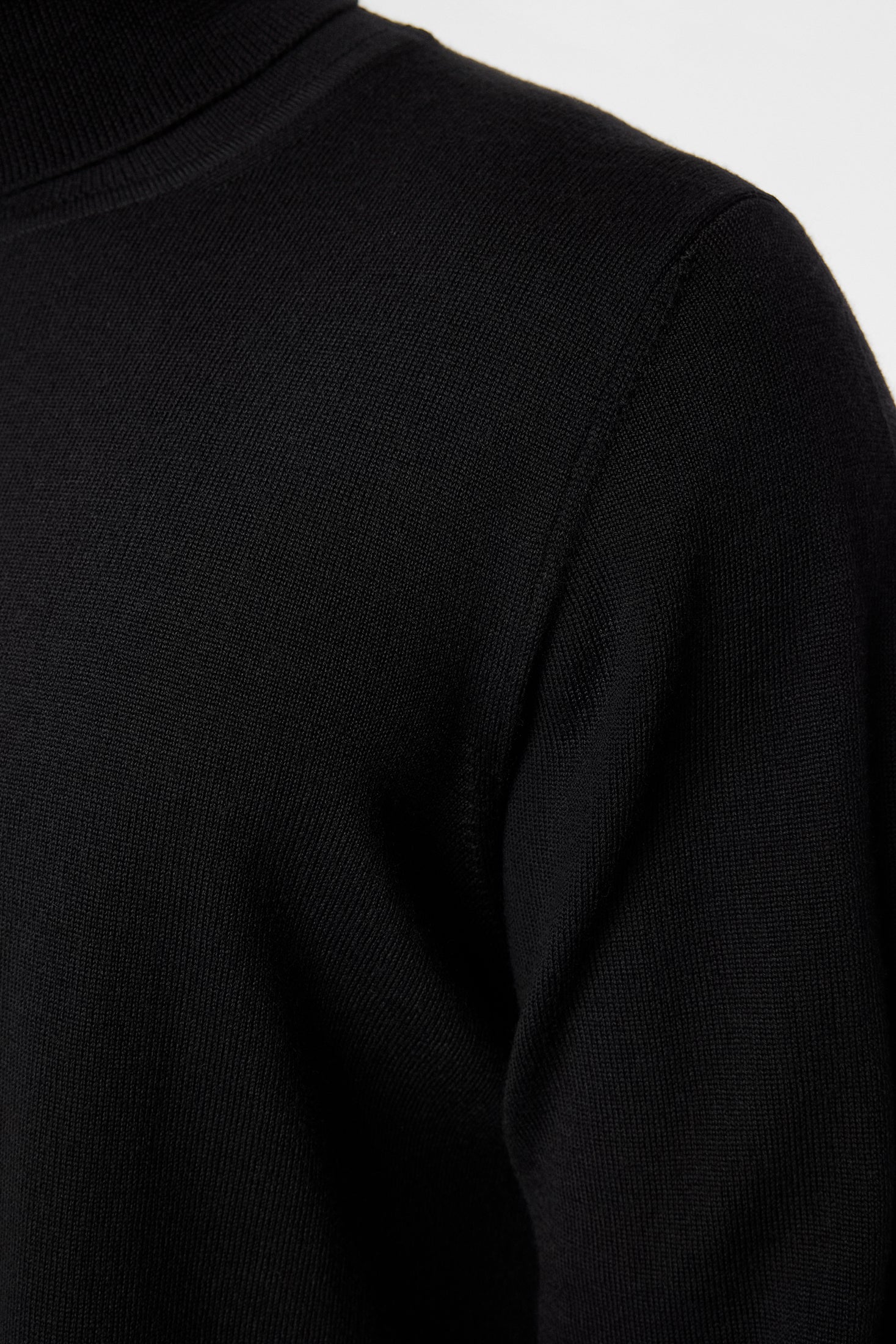 Kaden Merino Turtleneck / Black - Image 6