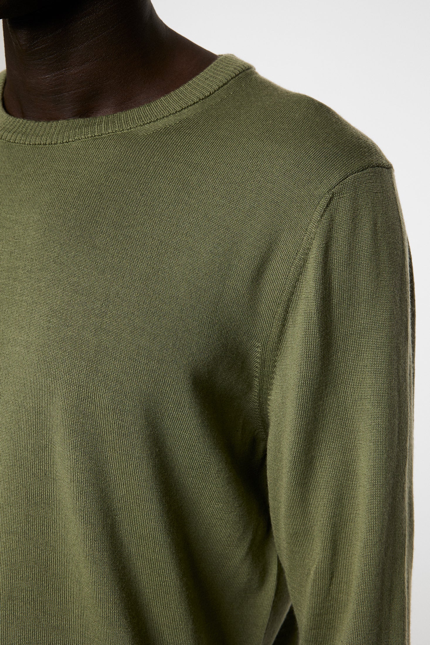 Keane Light Merino Crew Neck / Olivine - Image 6
