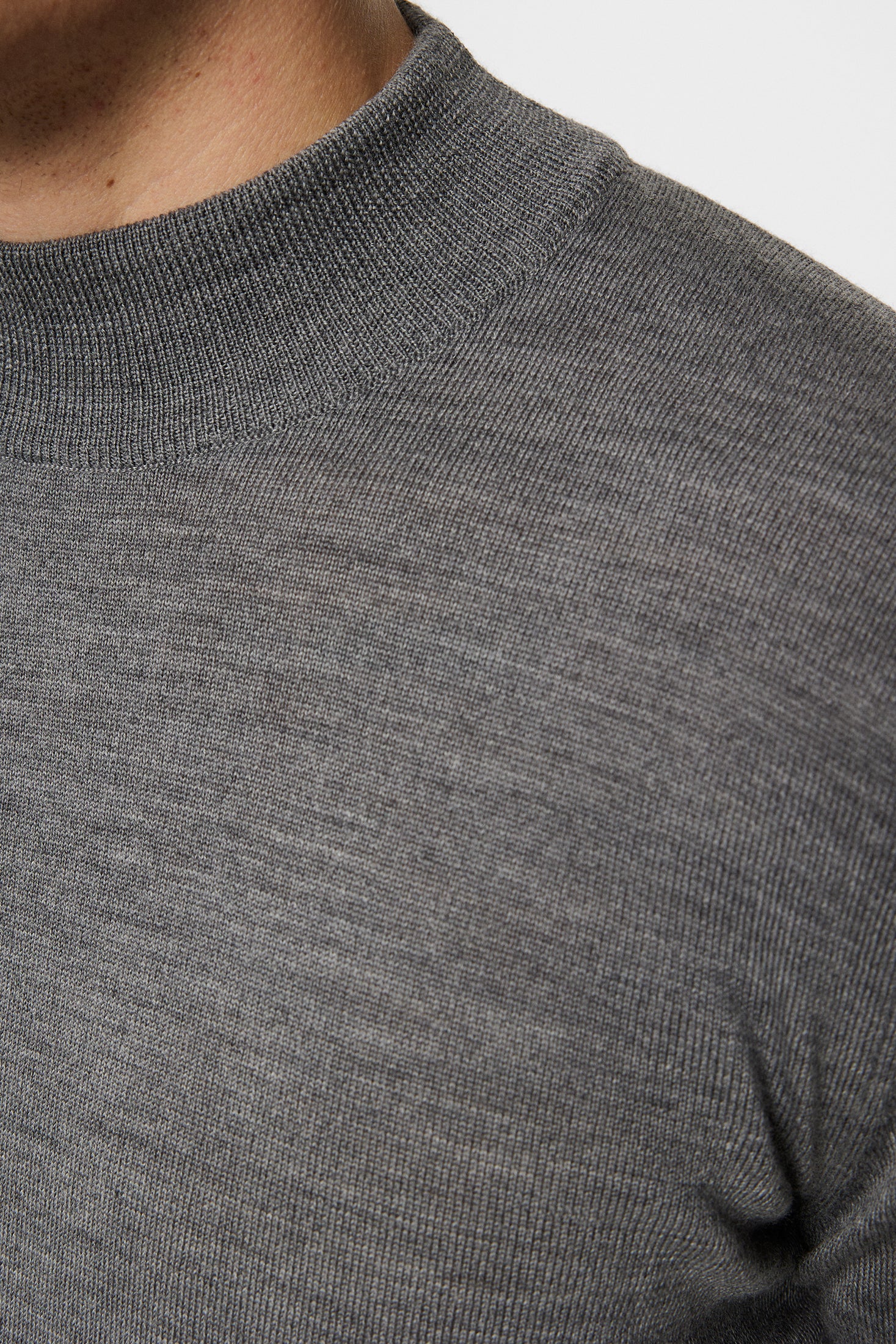 Korman Merino Turtle Neck / Mid Grey Melange - Image 6