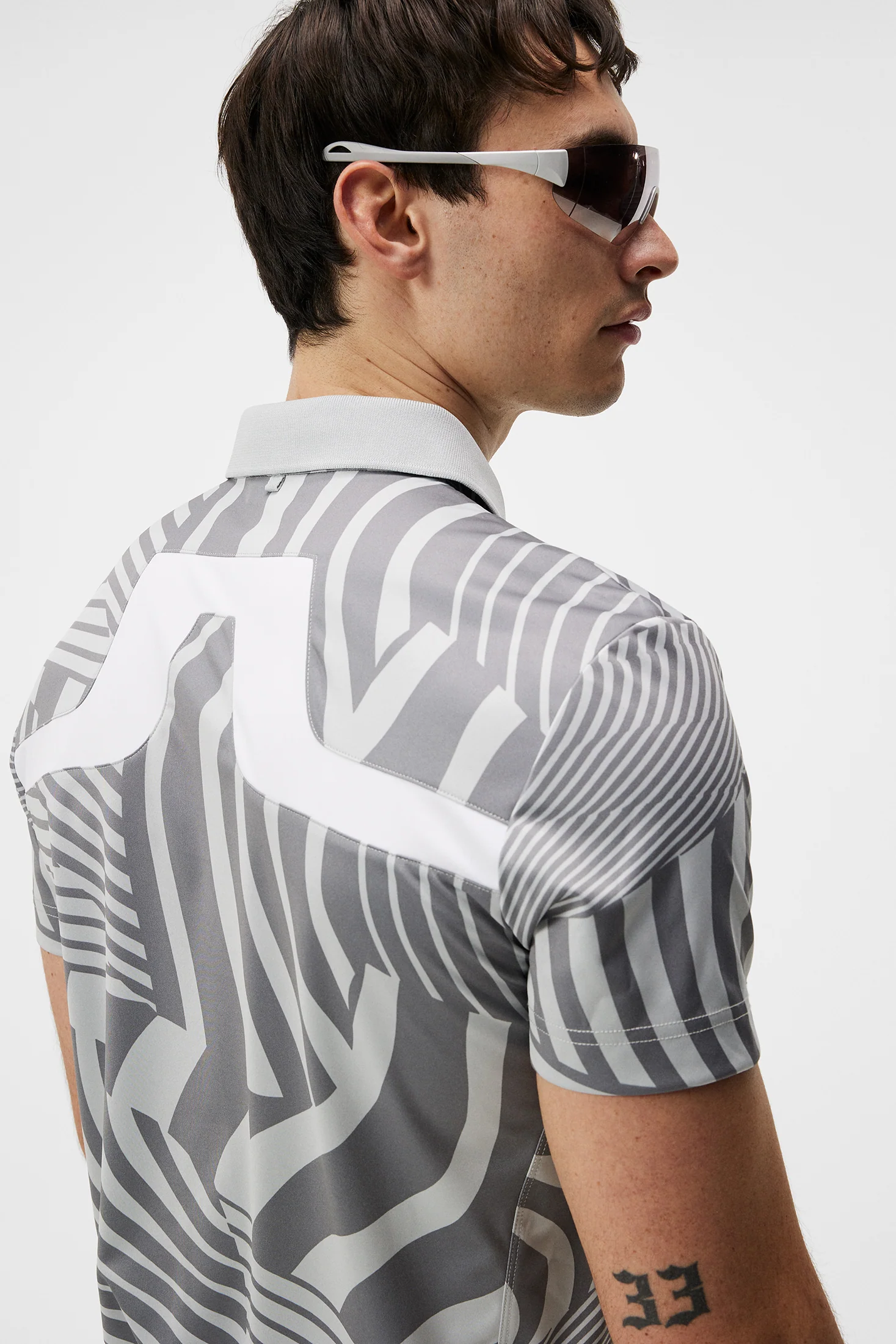 KV Tour Print Golf Polo / Dazzle Wave Light Grey Melange - Image 7