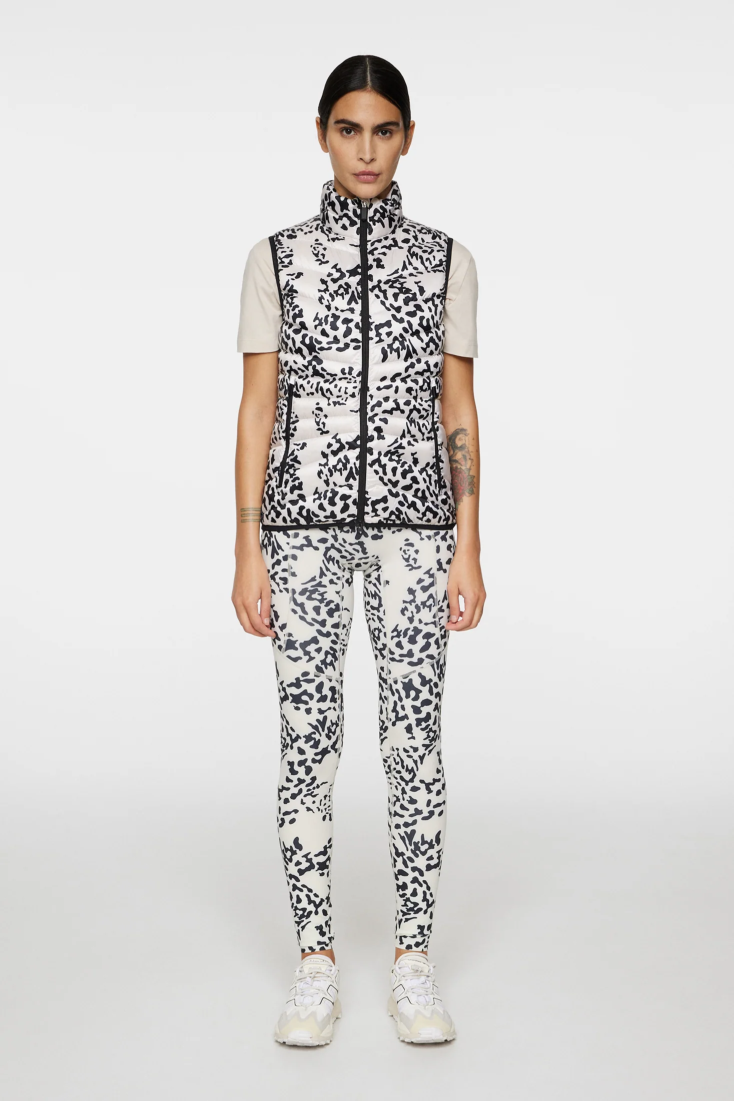 Lara Light Down Vest Print / Snake Rock Moonbeam M - Image 4