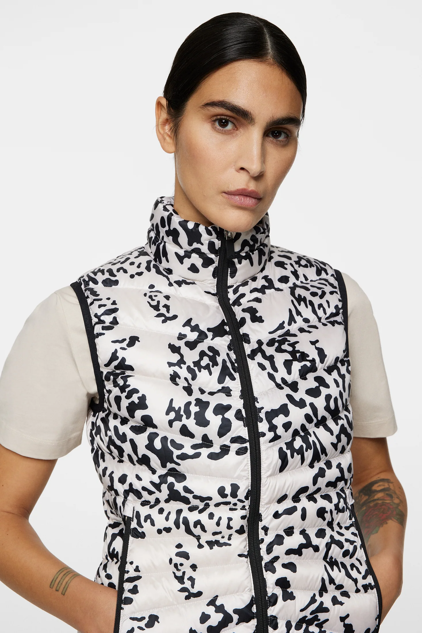 Lara Light Down Vest Print / Snake Rock Moonbeam M - Image 5