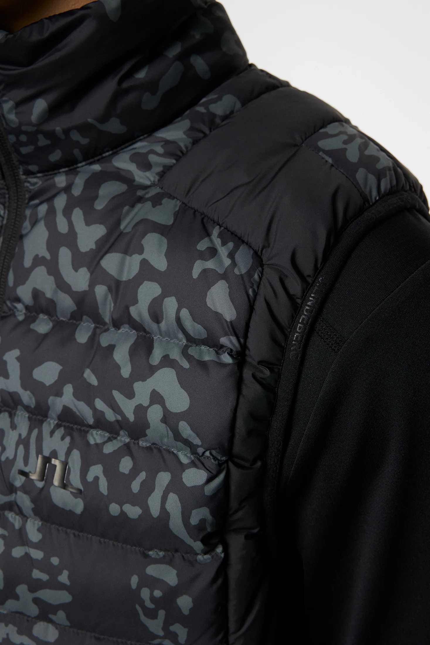 Oden Light Down Vest Print / Snake Rock Asphalt M - Image 6