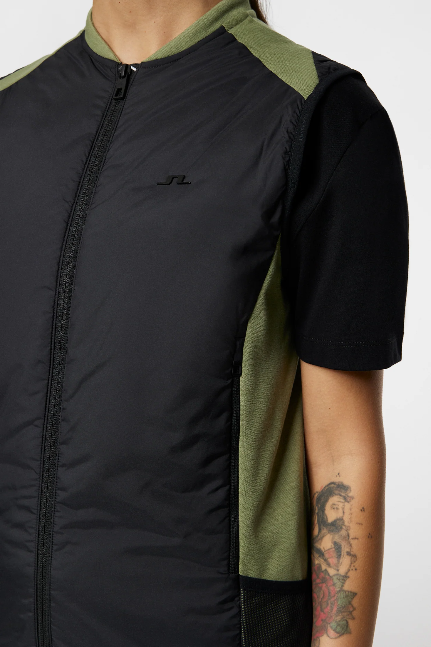 Sanaa Hybrid Vest / Oil Green - Image 7