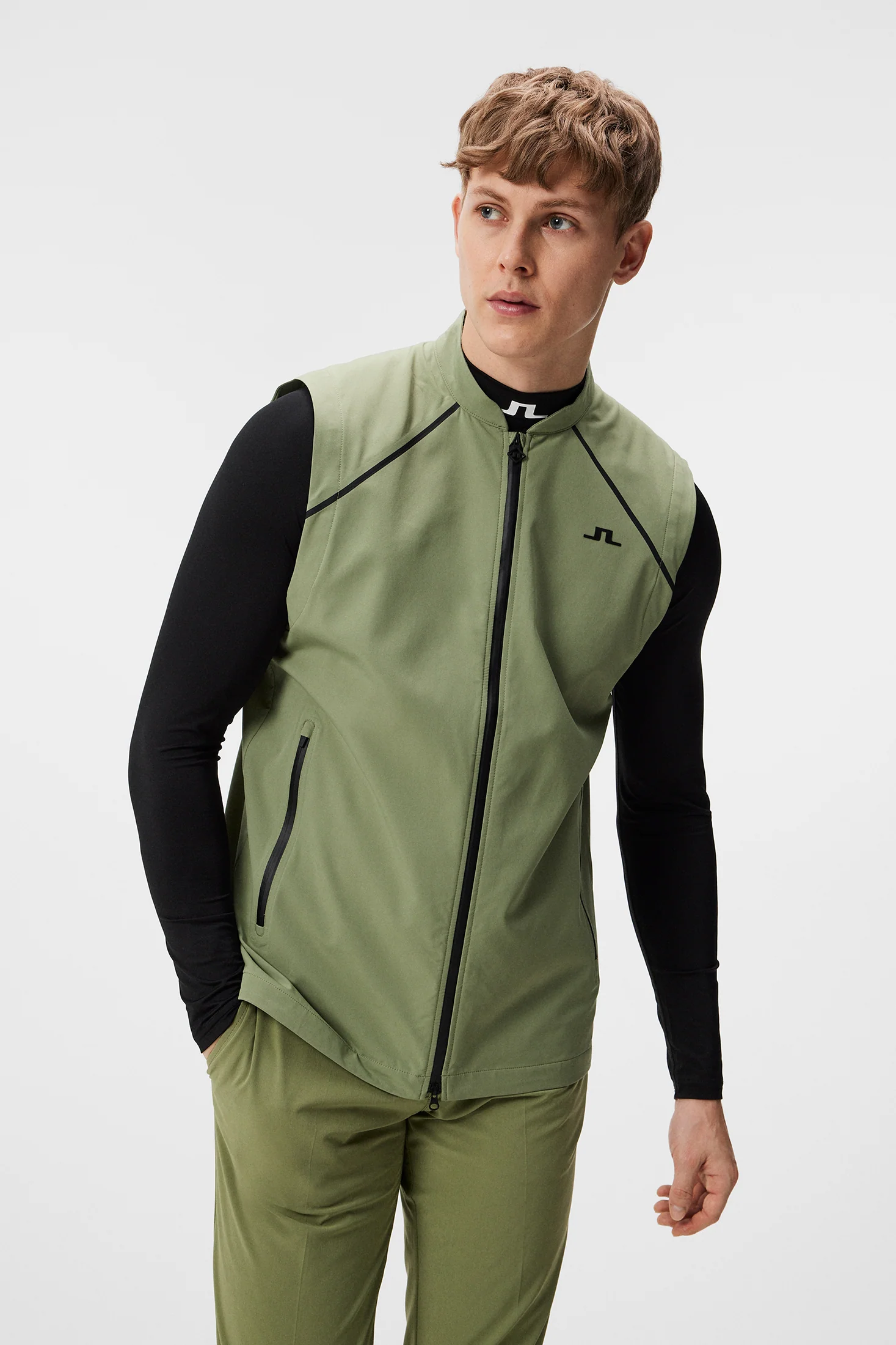 Vardo Light Tech Vest / Oil Green - Image 2