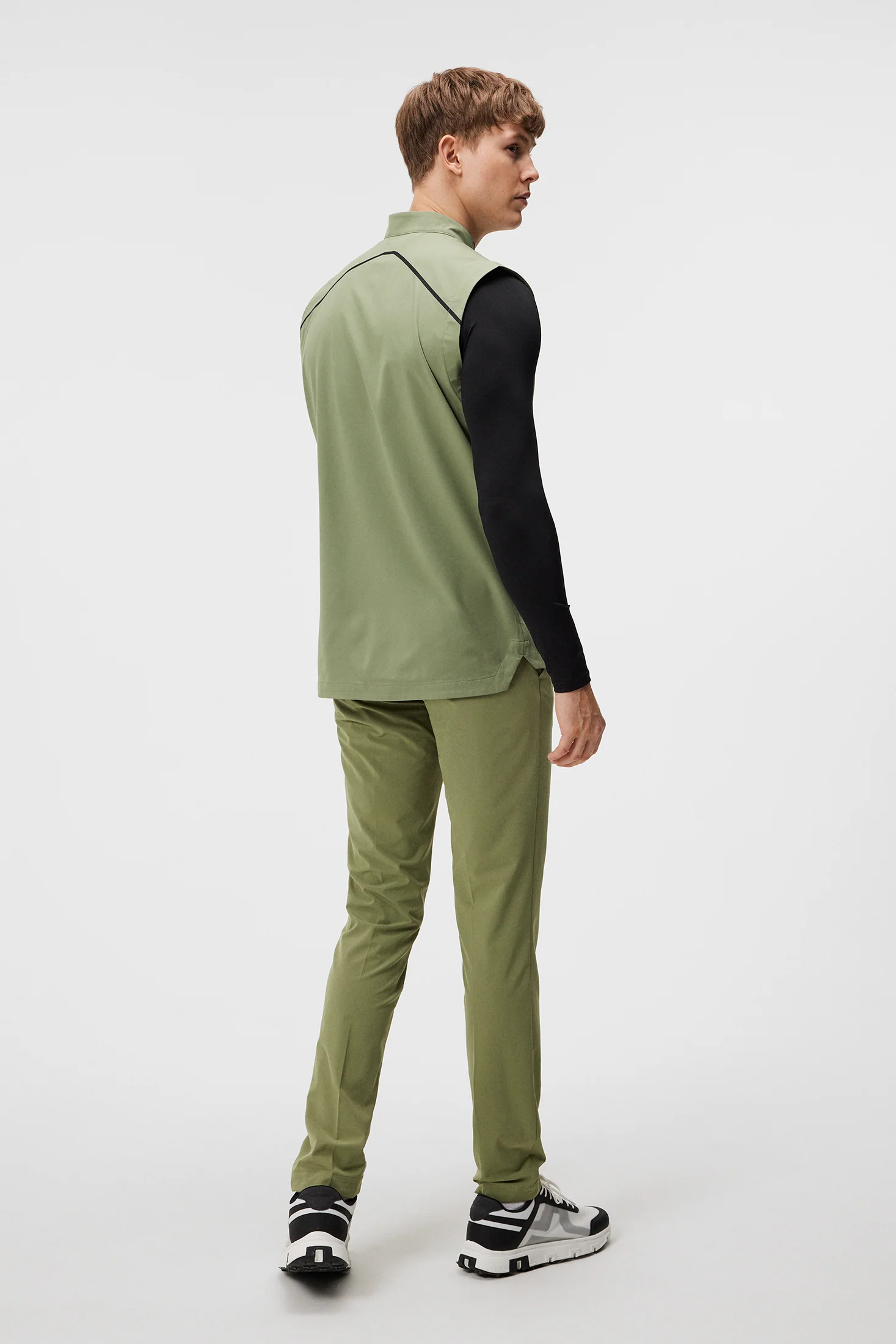 Vardo Light Tech Vest / Oil Green - Image 3