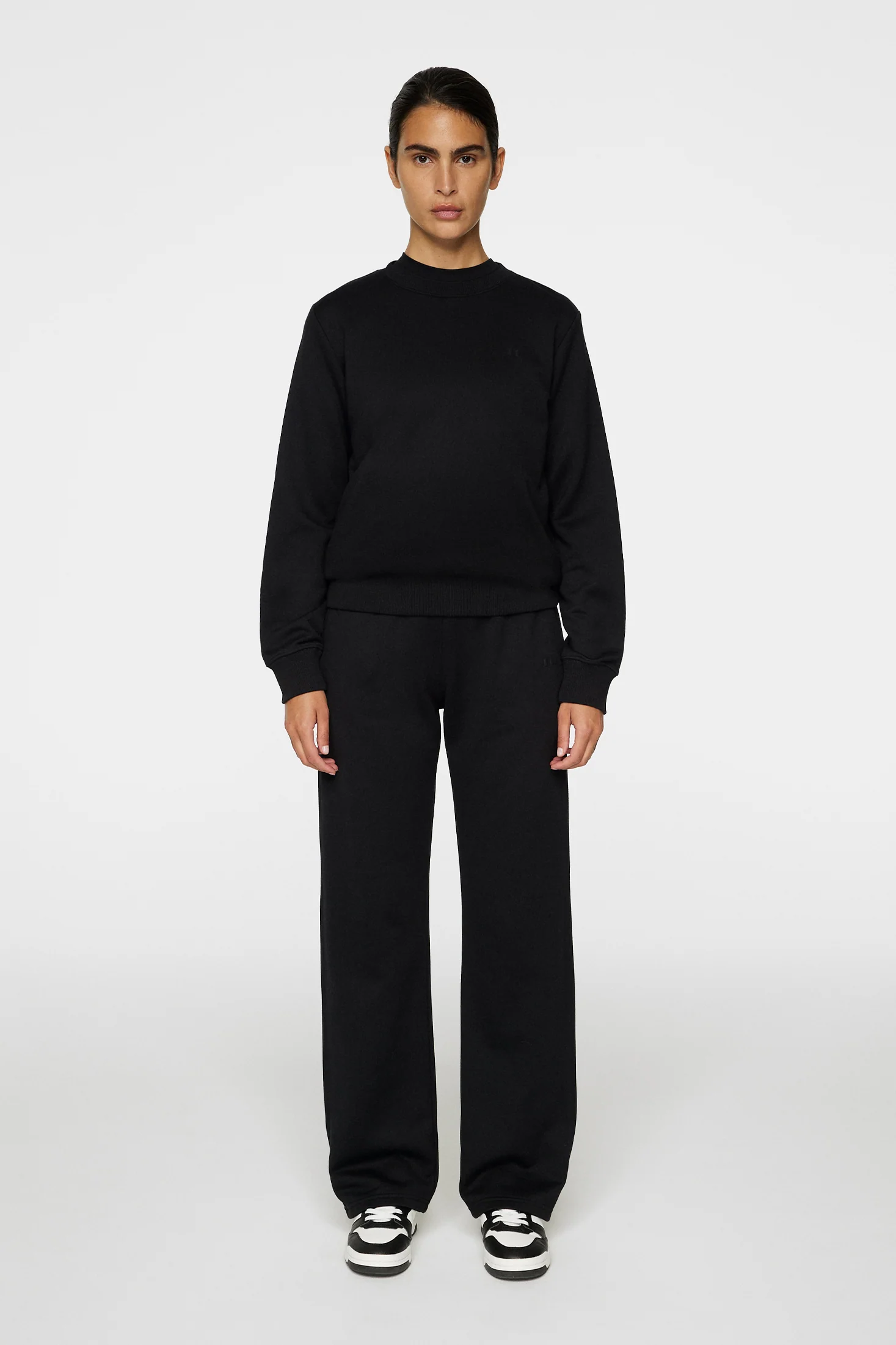 W Alpha Crew Neck / Black - Image 4
