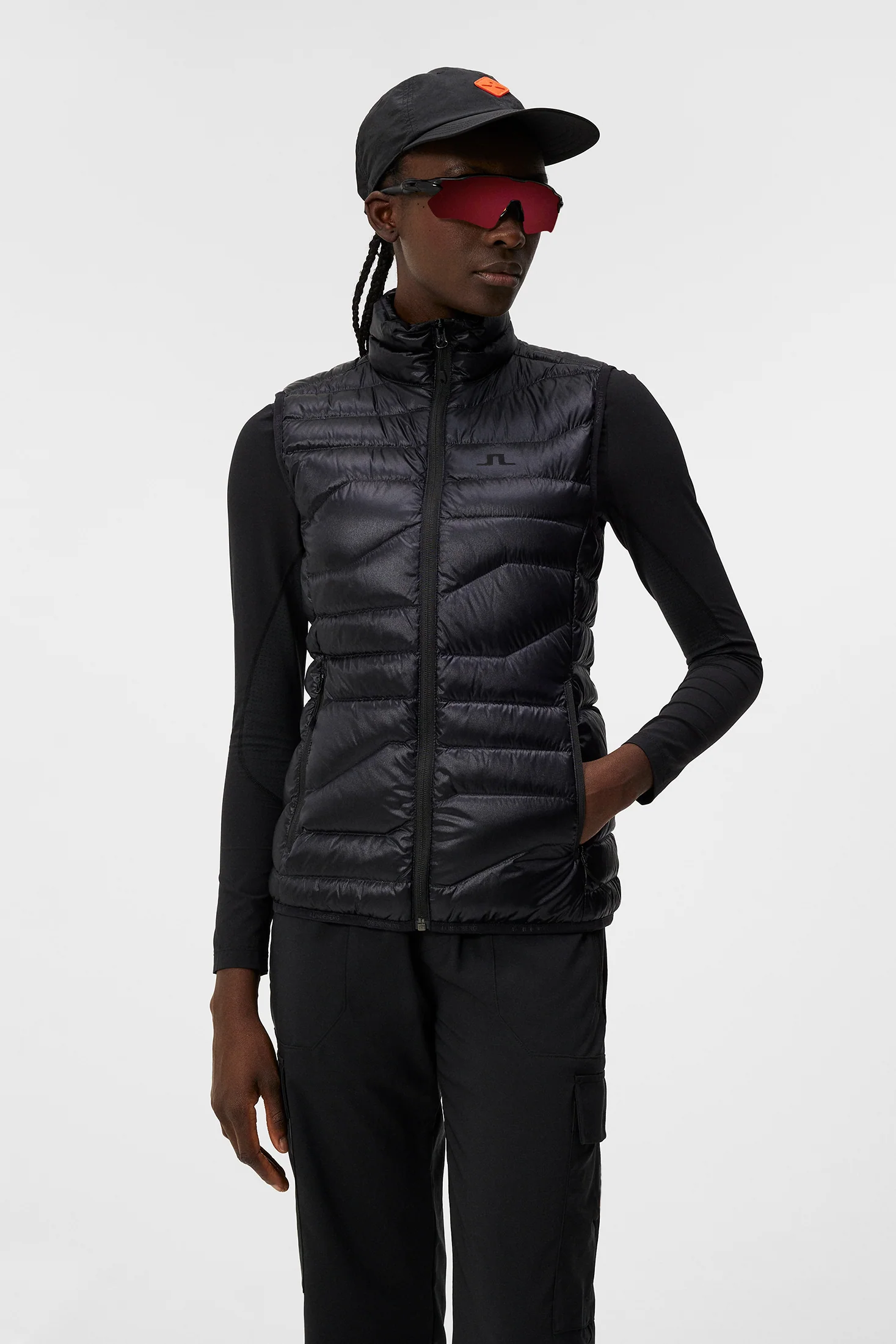 W Cliff Light Down Vest / Black - Image 2